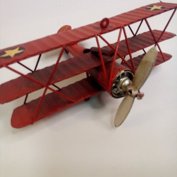 Vintage World War 1 Tri-Plane Airplane Metal Red Decor Model 6" x 6" - Picture 10 of 13